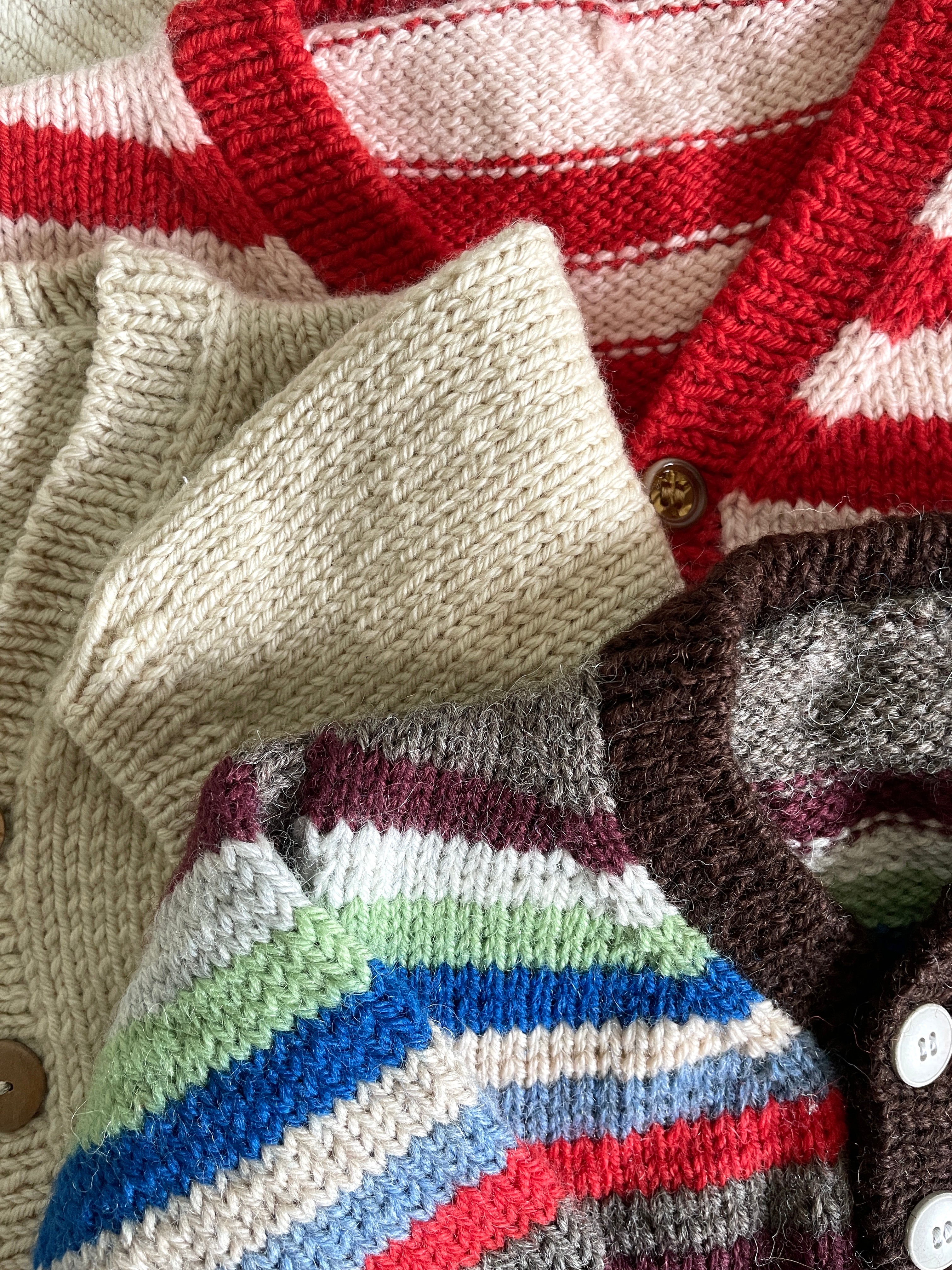 Little Alvi cardigan (ENG)