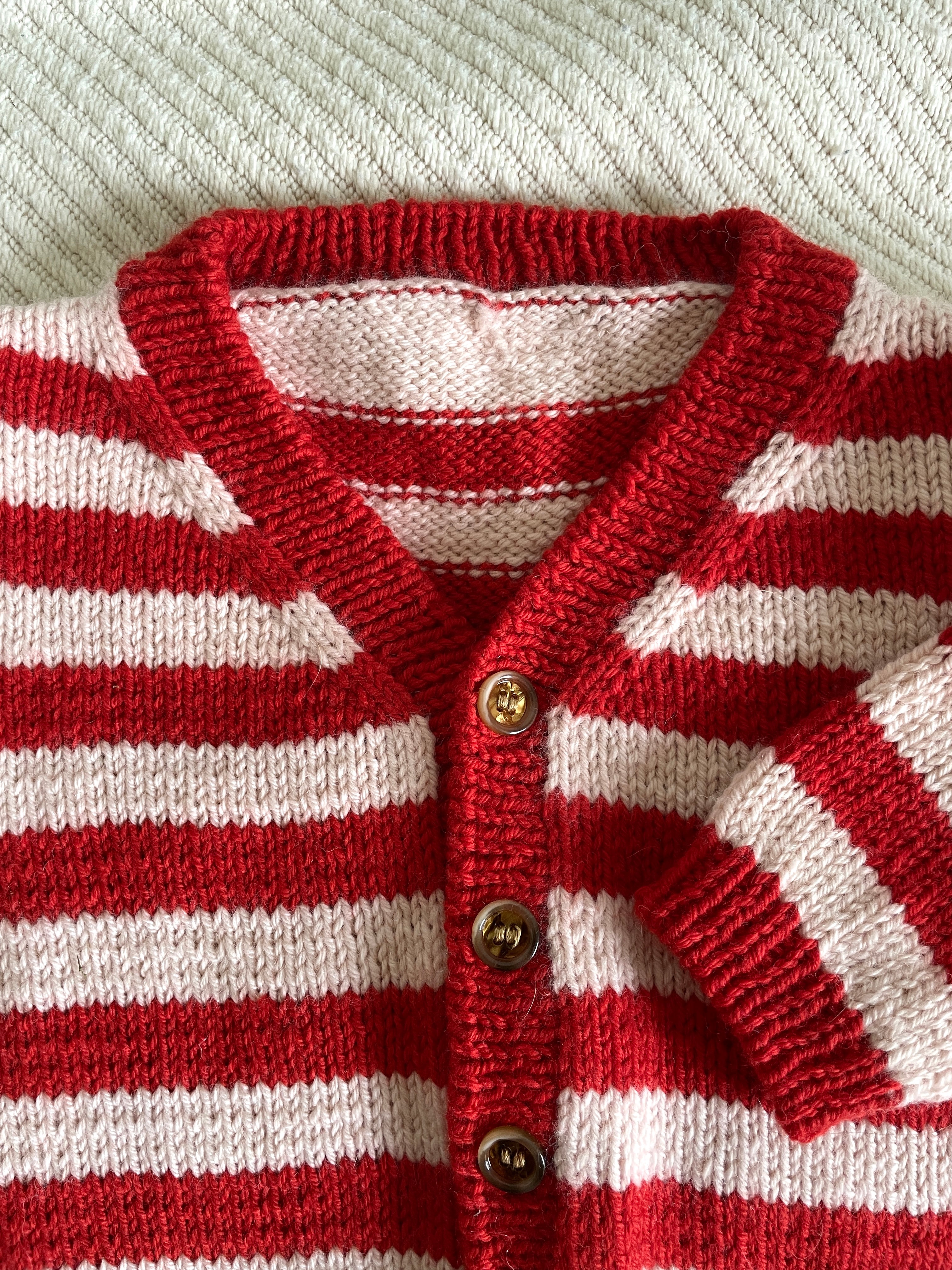 Little Alvi cardigan (ENG)
