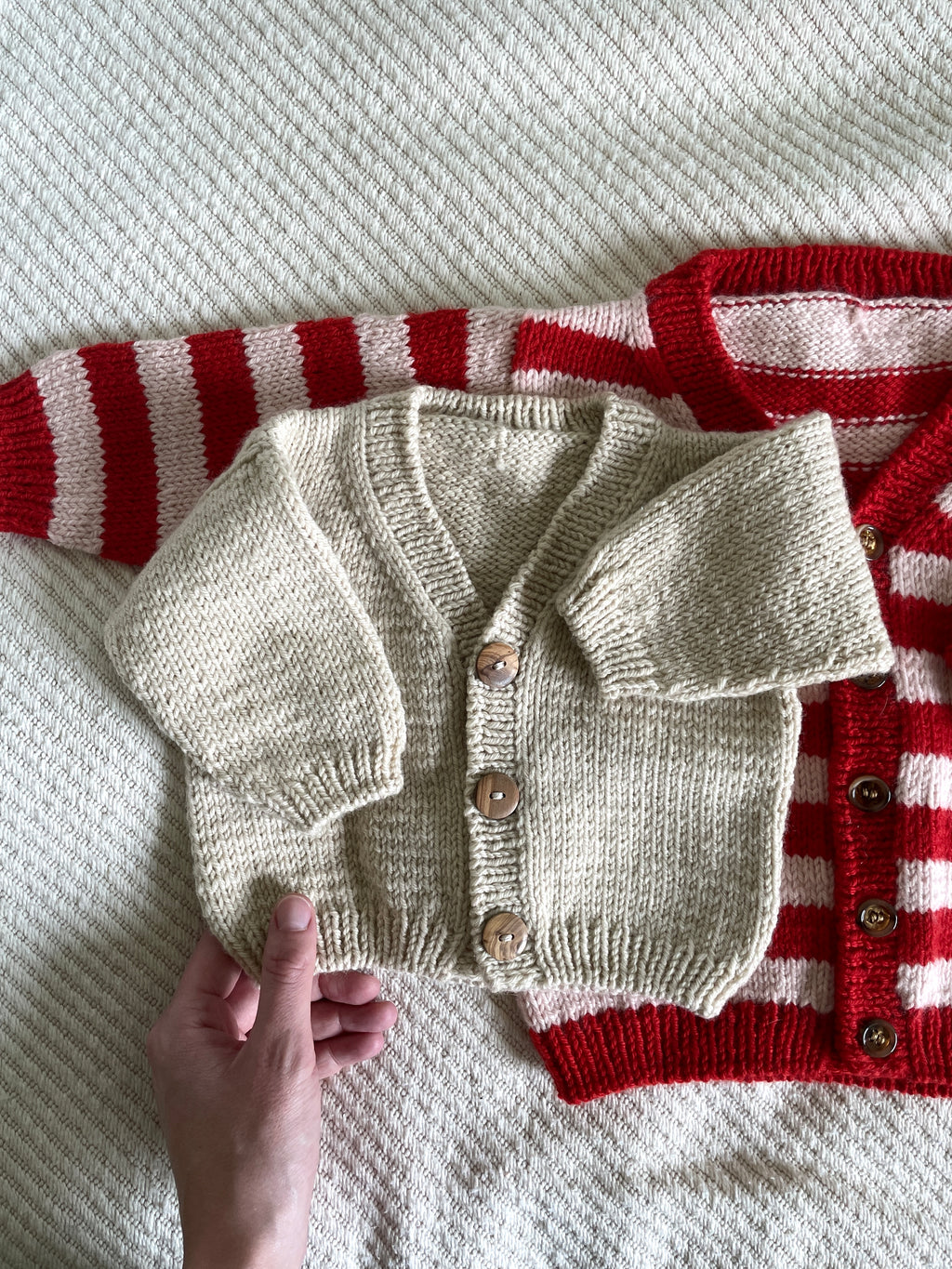 Little Alvi cardigan (ENG)